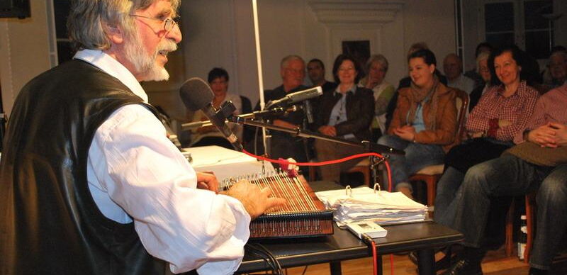 „Zither-Manä“ beim Konzert auf einer Wellenlänge mit dem Publikum - ausverkauft