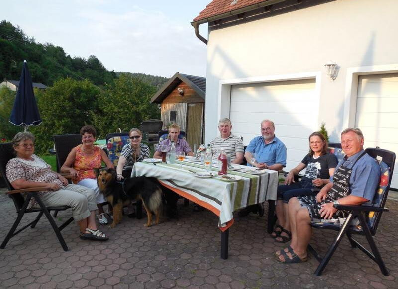 Eine kleine Stadt grillt