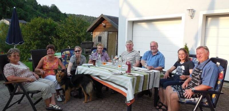 Eine kleine Stadt grillt