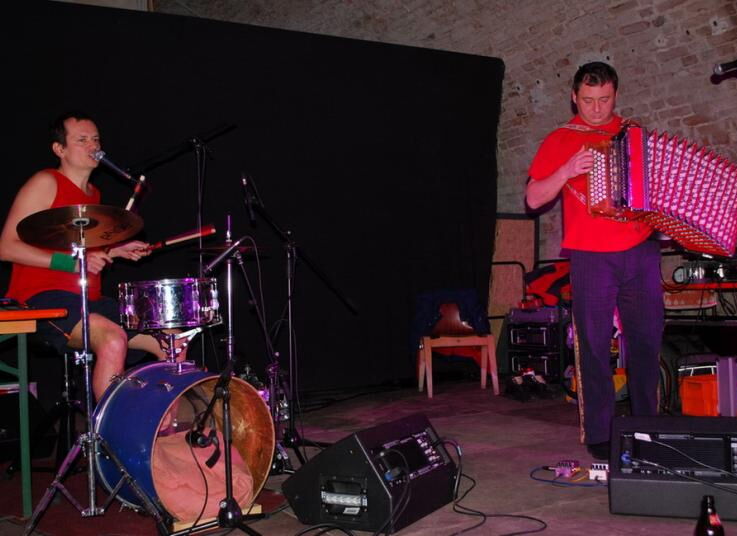 Attwenger -Zwei Musiker mit dem Beat im Blut