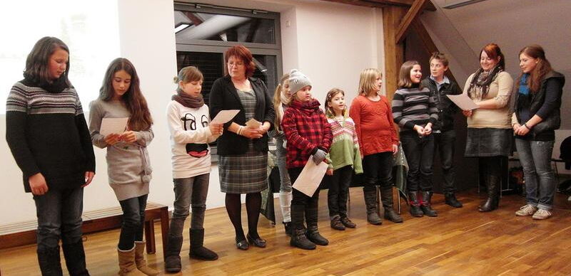 Kolpingtheater-Jugend mit dem Weihnachtsstück "Kennst du s´Christkindl?
