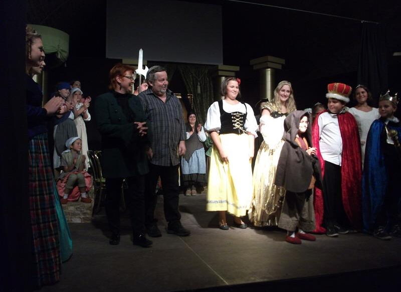 Premiere des Stücks „Die zertanzten Schuhe“ durch Kolping-Theater – Quiz für Kinder
