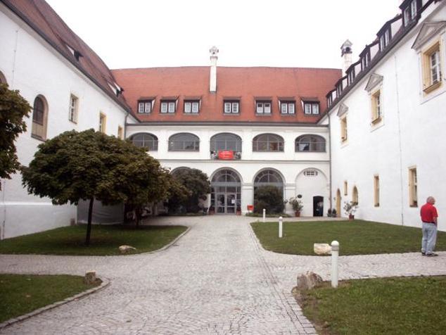 Schlosshof Schloss Wörth